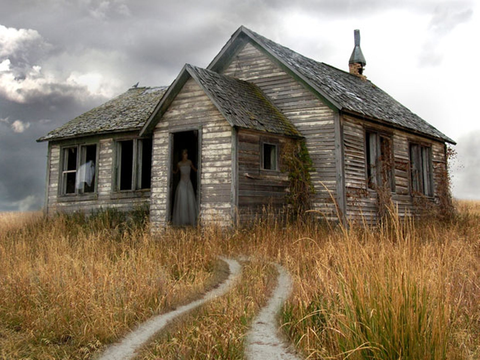 Exploring the Supernatural: Creepy Stories of Ghosts, Haunted Houses, and Ouija Boards